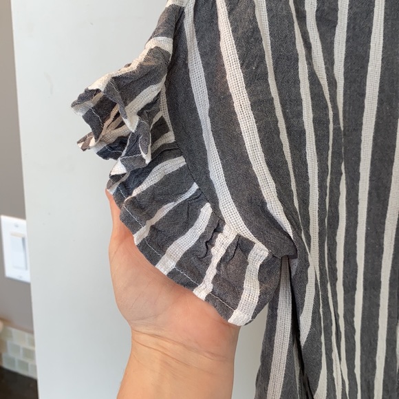 Ruffle sleeve button-up blouse - striped - Picture 4 of 5